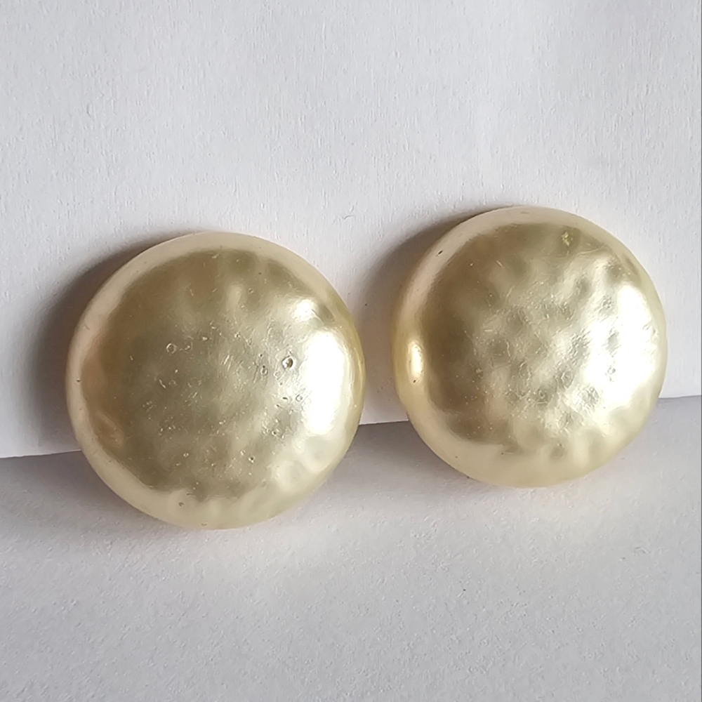 Vintage earrings clip on faux pearls pearlcore